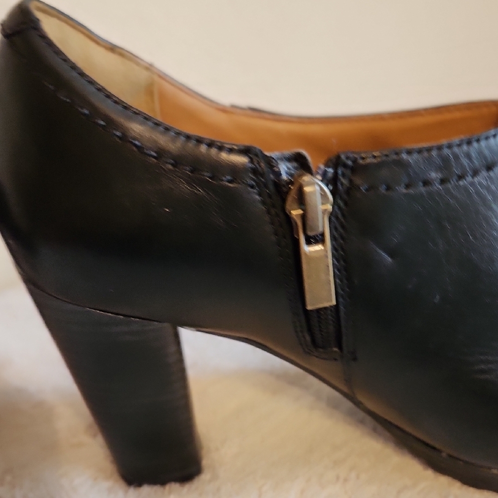 Clarks Artisan Black Leather Heel Booties with Side Zip - Picture 14 of 16